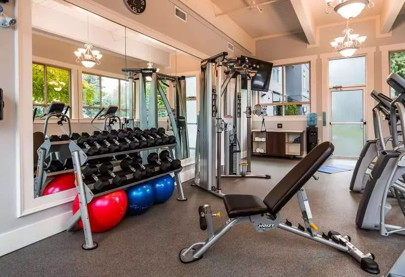 호텔 Best Western Plus Pitt Meadows Inn & Suites