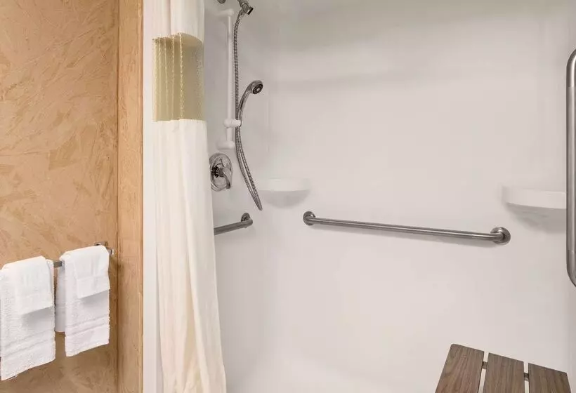 Hotelli Days Inn By Wyndham Leamington