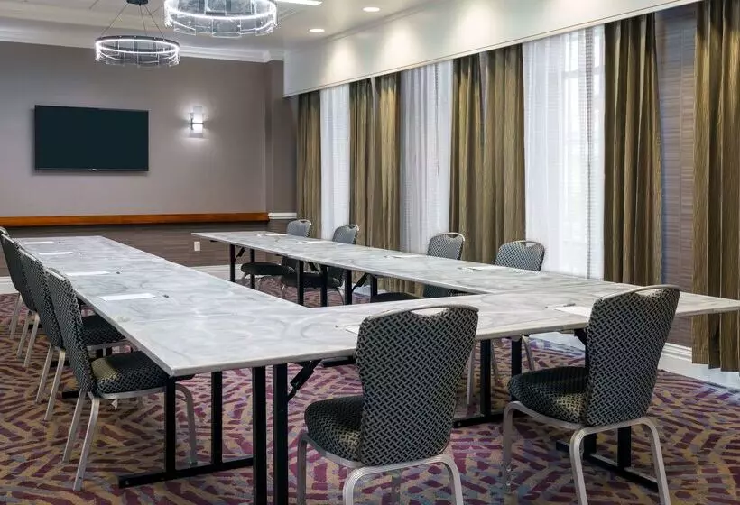 هتل Hampton Inn & Suites Buffalo Downtown