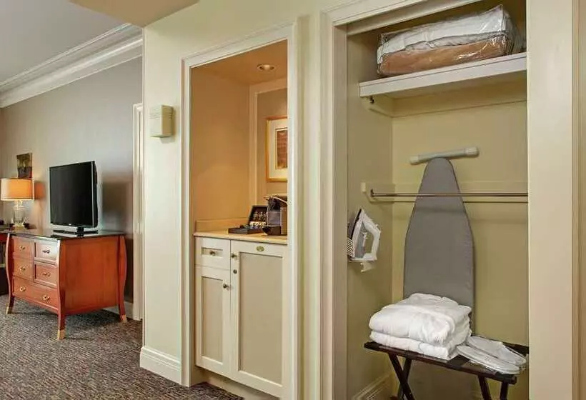 호텔 Hilton Lacleamy