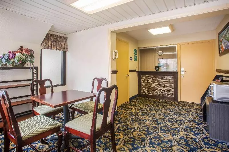 酒店 Howard Johnson By Wyndham College Park