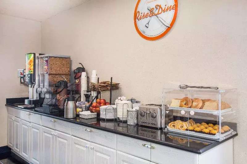 酒店 Howard Johnson By Wyndham College Park