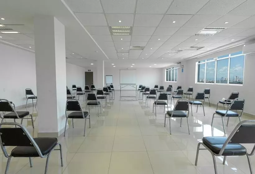 Hotel Plaza Del Arco Express