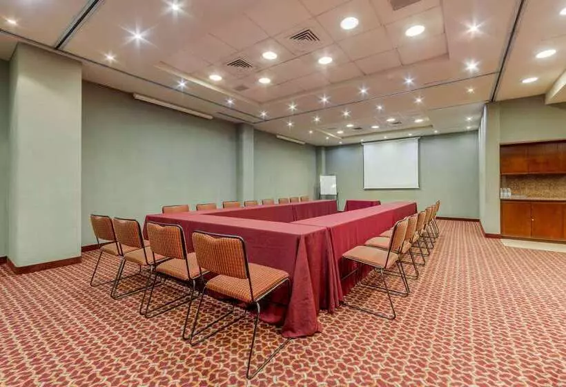 Отель Quality Inn Monterrey La Fe