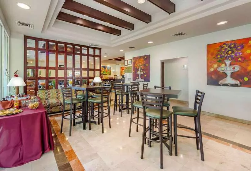 Отель Quality Inn Monterrey La Fe