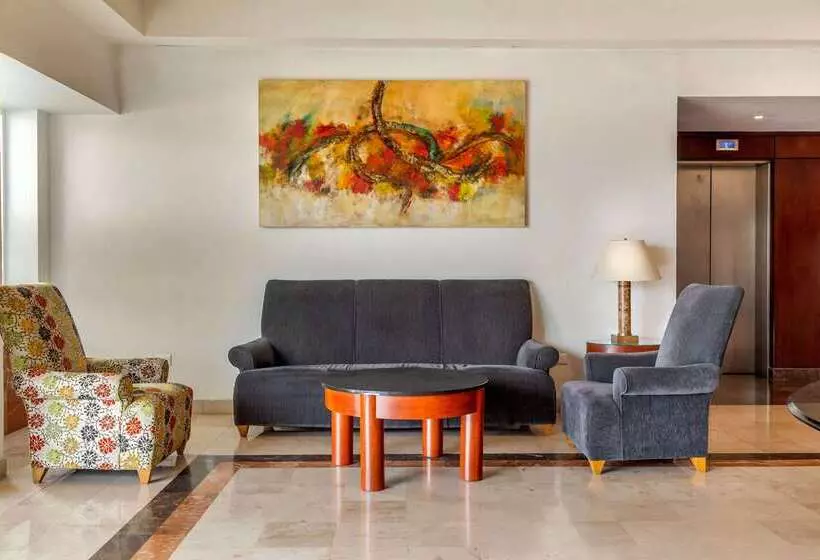 Отель Quality Inn Monterrey La Fe