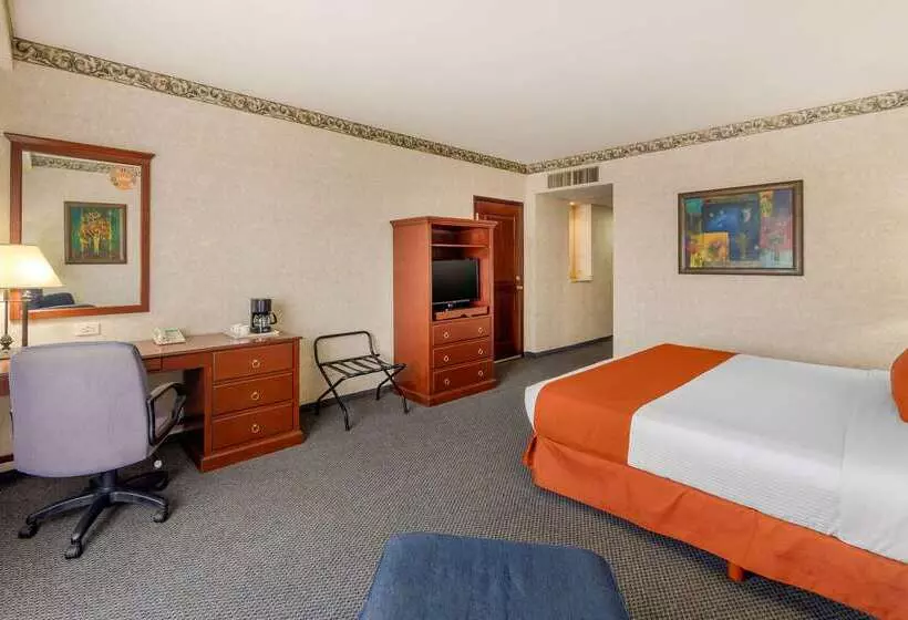 Отель Quality Inn Monterrey La Fe
