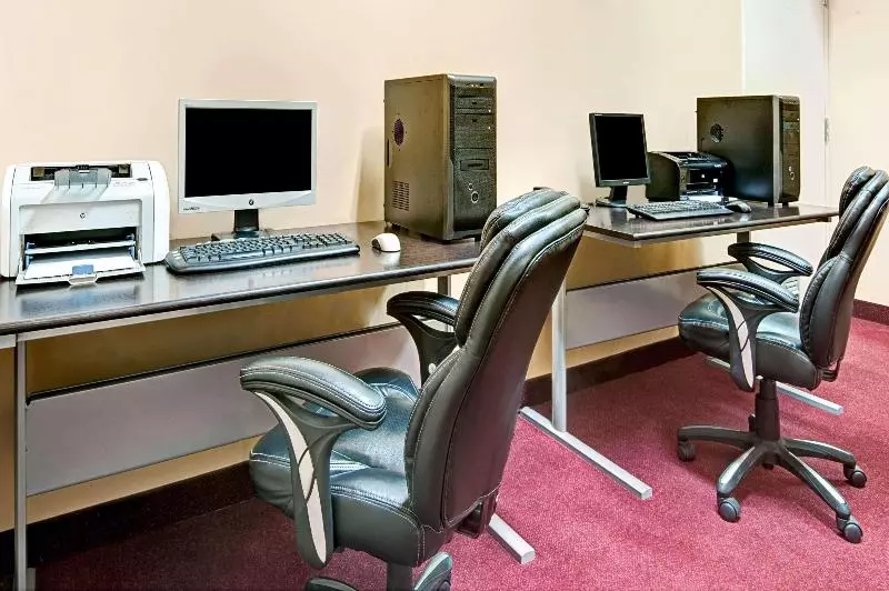 酒店 Quality Inn & Suites Edmonton International Airport