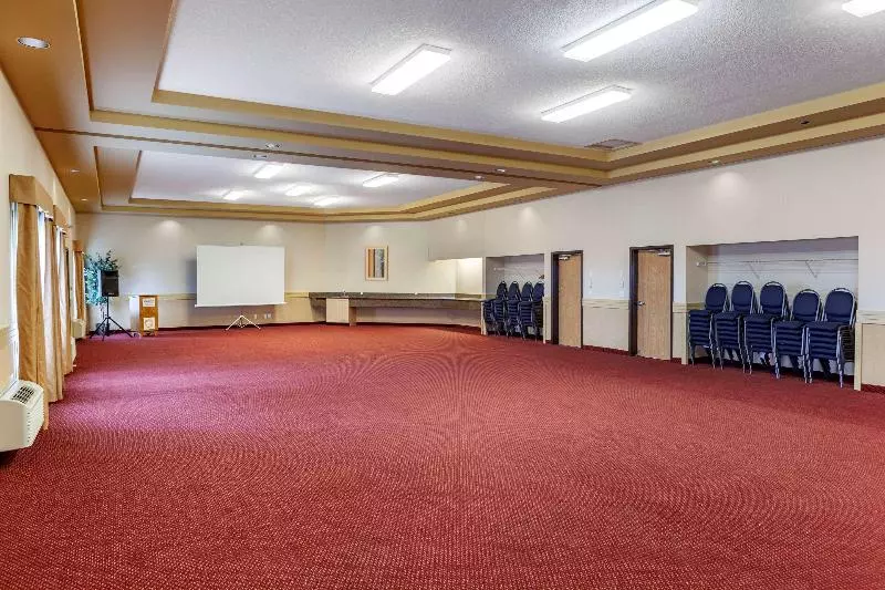 酒店 Quality Inn & Suites Edmonton International Airport