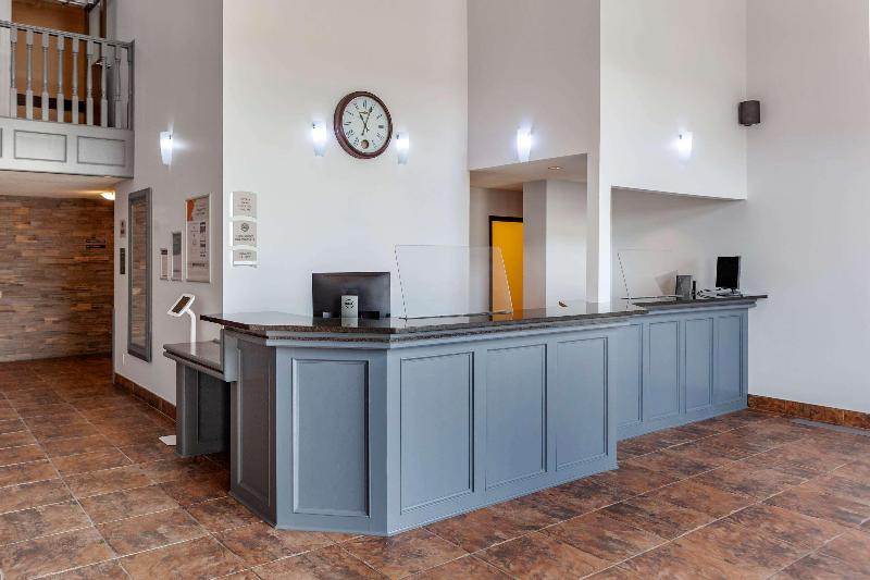 هتل Quality Inn & Suites Edmonton International Airport