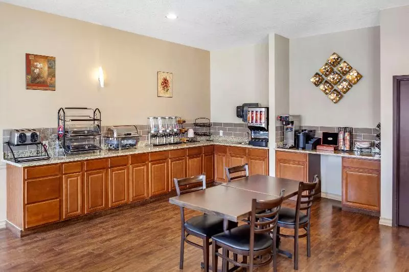 酒店 Quality Inn & Suites Edmonton International Airport