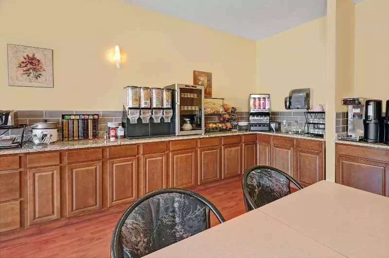 酒店 Quality Inn & Suites Edmonton International Airport