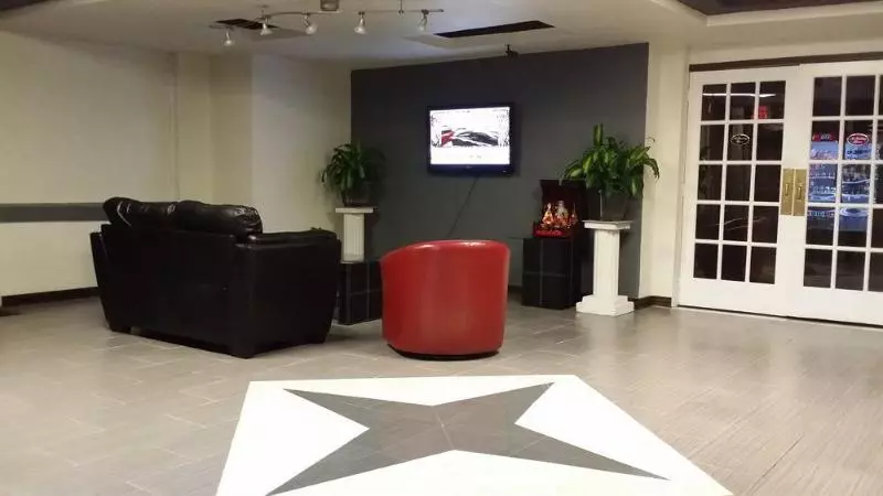 酒店 R Nite Star Inn And Suites Home Of The Cowboys & Rangers