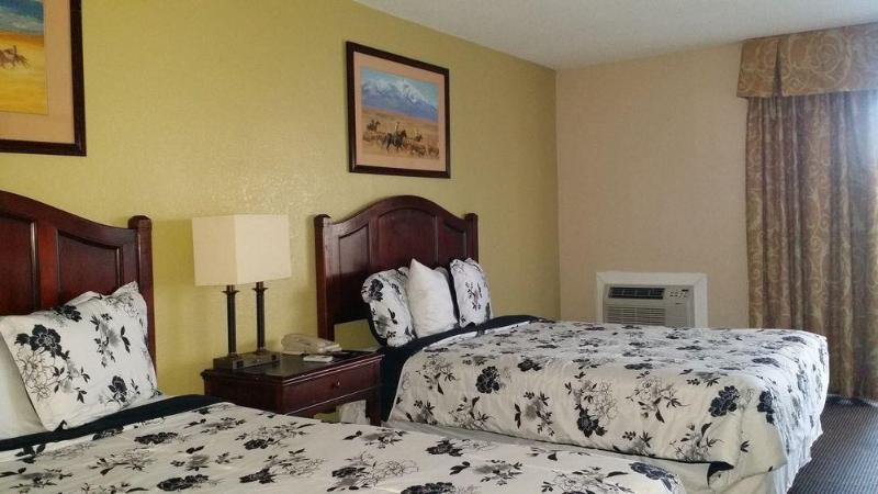 בית מלון כפרי R Nite Star Inn And Suites Home Of The Cowboys & Rangers