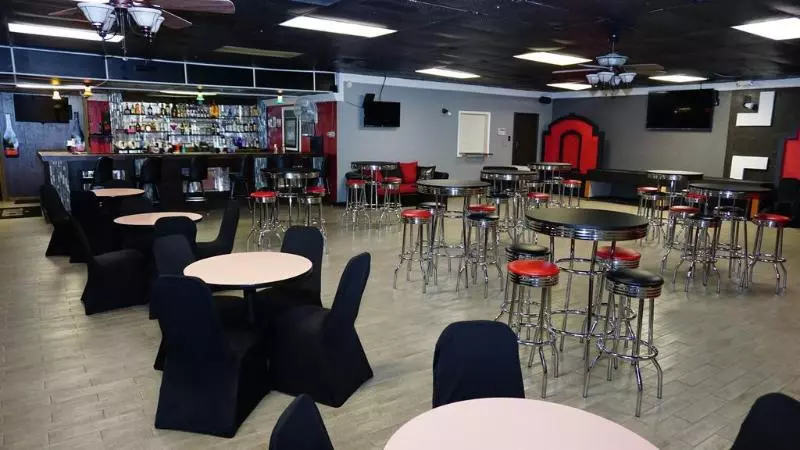 酒店 R Nite Star Inn And Suites Home Of The Cowboys & Rangers