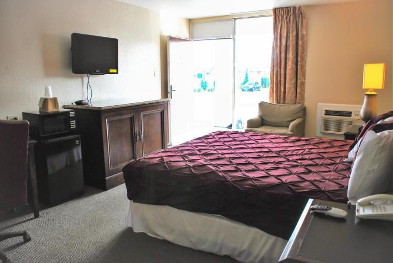 בית מלון כפרי R Nite Star Inn And Suites Home Of The Cowboys & Rangers