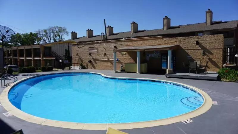 酒店 R Nite Star Inn And Suites Home Of The Cowboys & Rangers