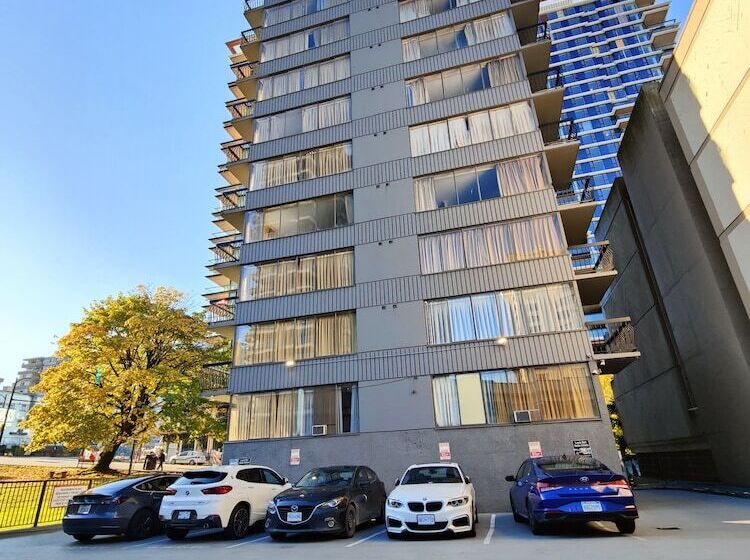 هتل Divya Sutra Suites On Robson Downtown Vancouver