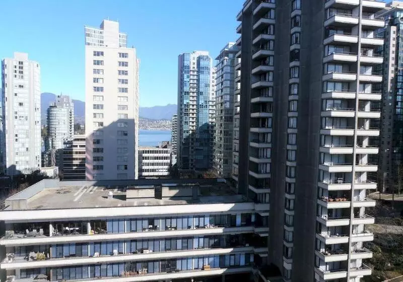 Hotel Divya Sutra Suites On Robson Downtown Vancouver