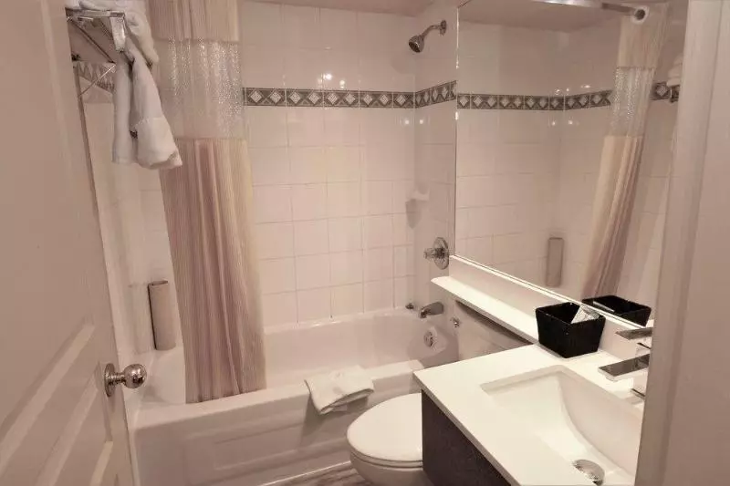 Hotel Divya Sutra Suites On Robson Downtown Vancouver