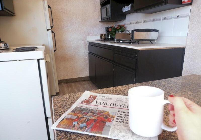 هتل Divya Sutra Suites On Robson Downtown Vancouver