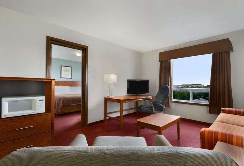 فندق Super 8 By Wyndham Yellowknife