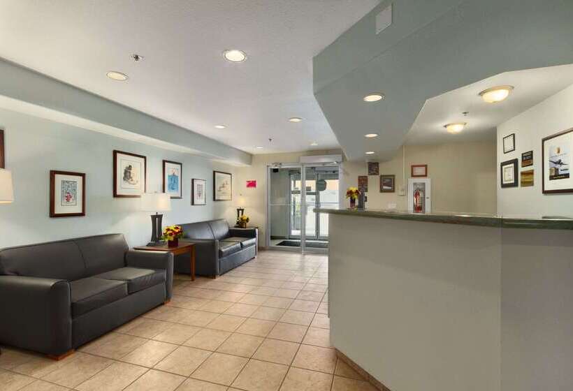 فندق Super 8 By Wyndham Yellowknife