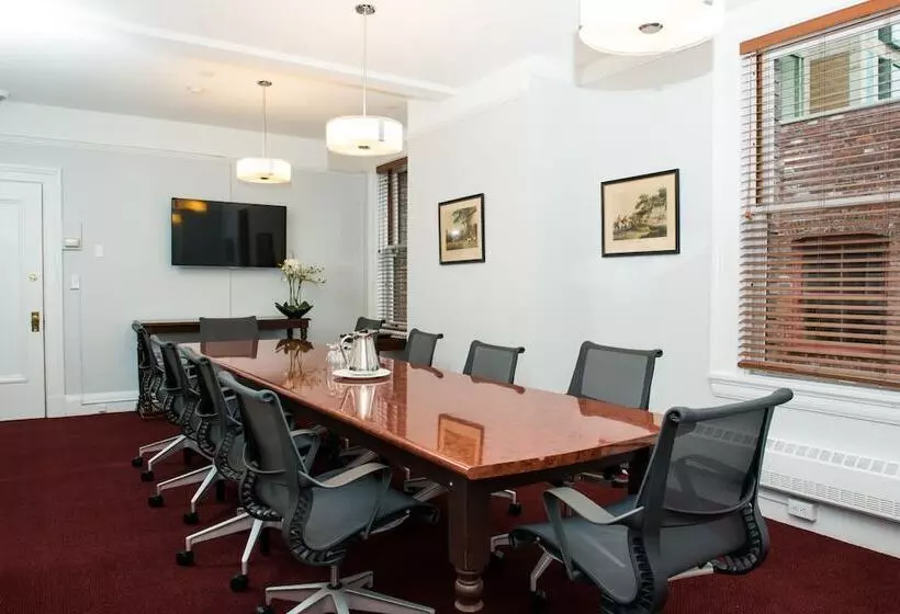 ホテル The Inn At The Union Club Of British Columbia