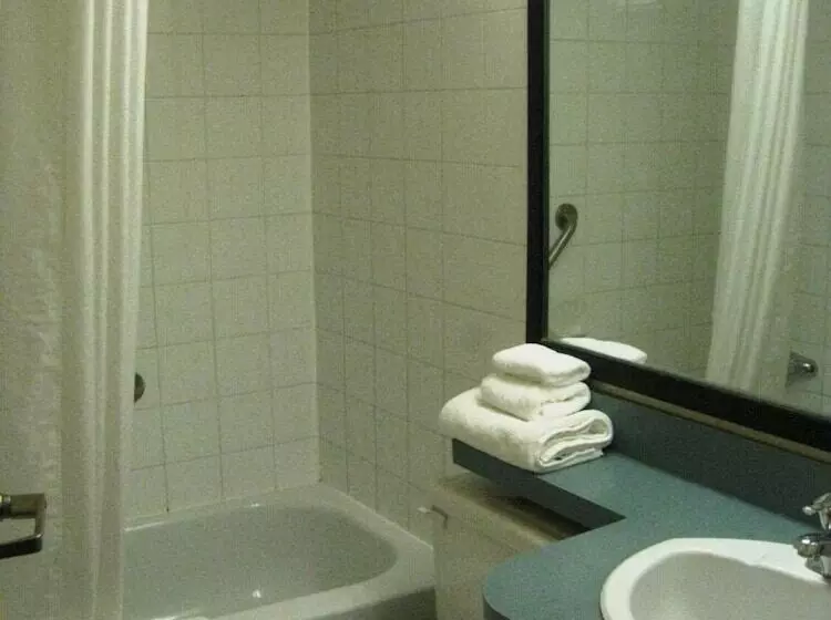 Отель Travelodge By Wyndham Drumheller Ab