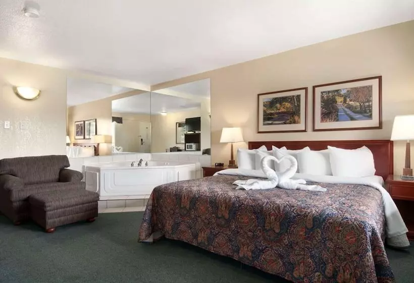 Отель Travelodge By Wyndham Drumheller Ab