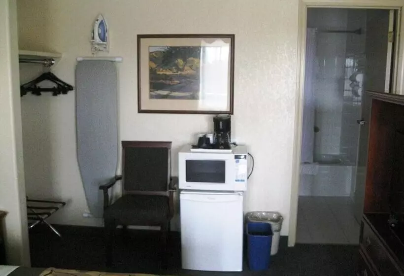 Отель Travelodge By Wyndham Drumheller Ab