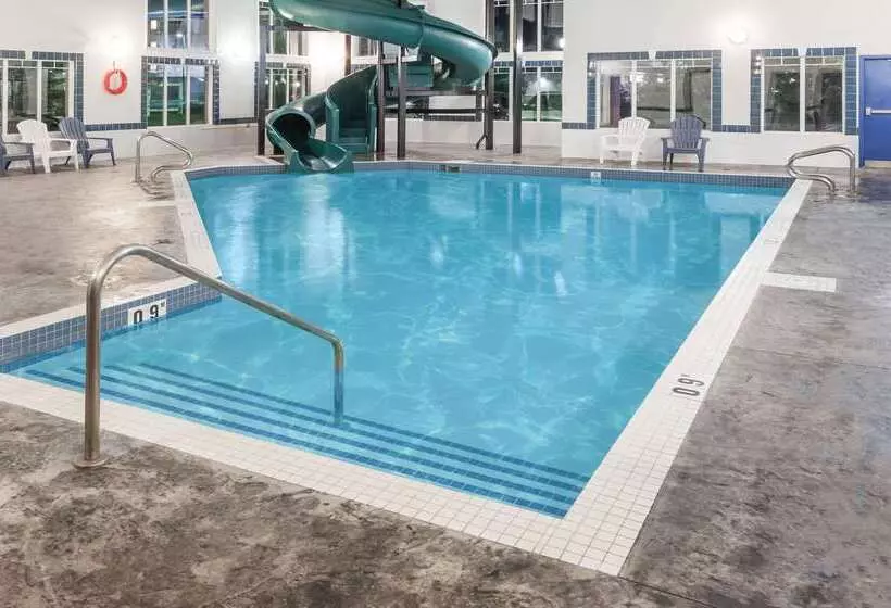 汽车旅馆  Super 8 By Wyndham High River Ab