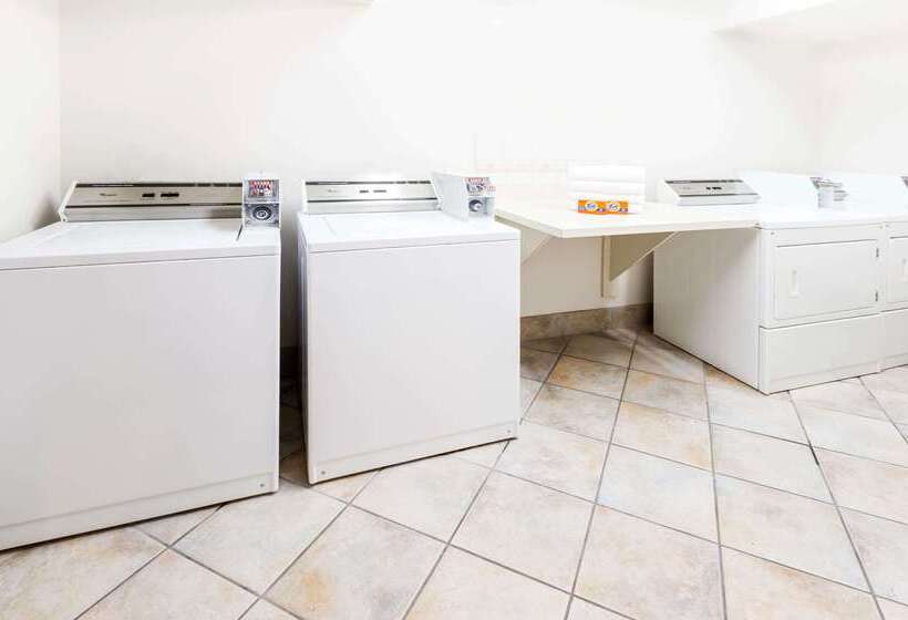 מוטל Super 8 By Wyndham High River Ab