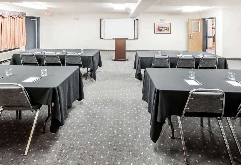 מוטל Super 8 By Wyndham High River Ab