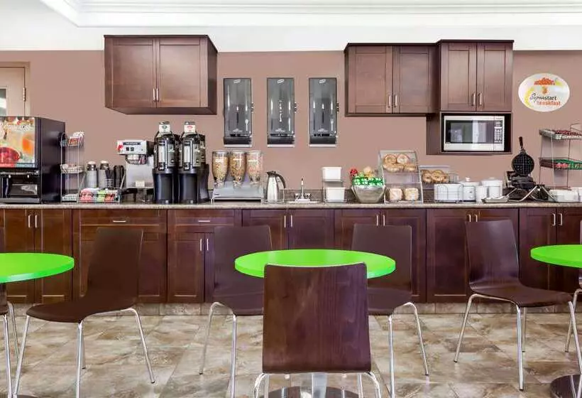 Motel Super 8 By Wyndham Saskatoon Near Saskatoon Airport