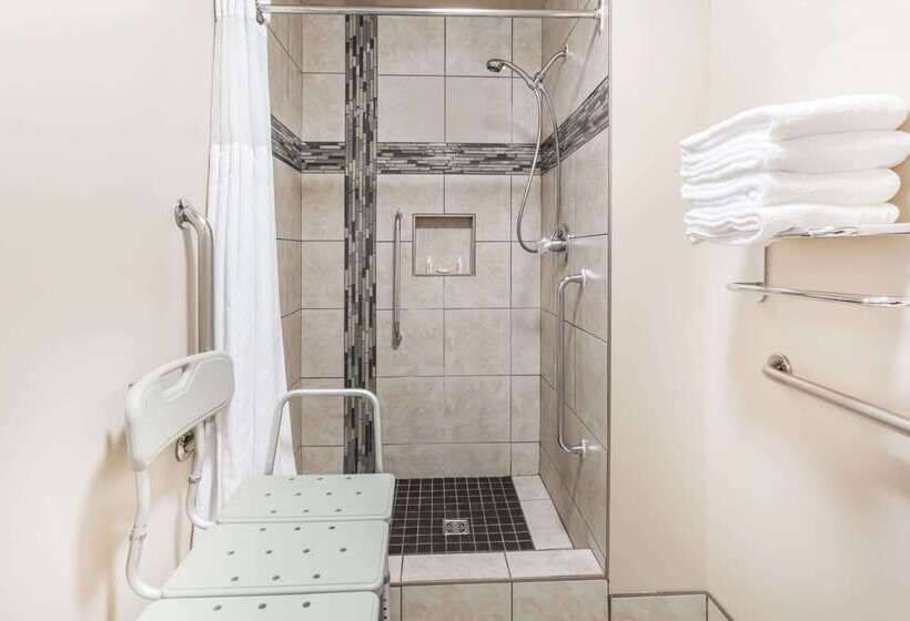 مُتل Super 8 By Wyndham Saskatoon Near Saskatoon Airport