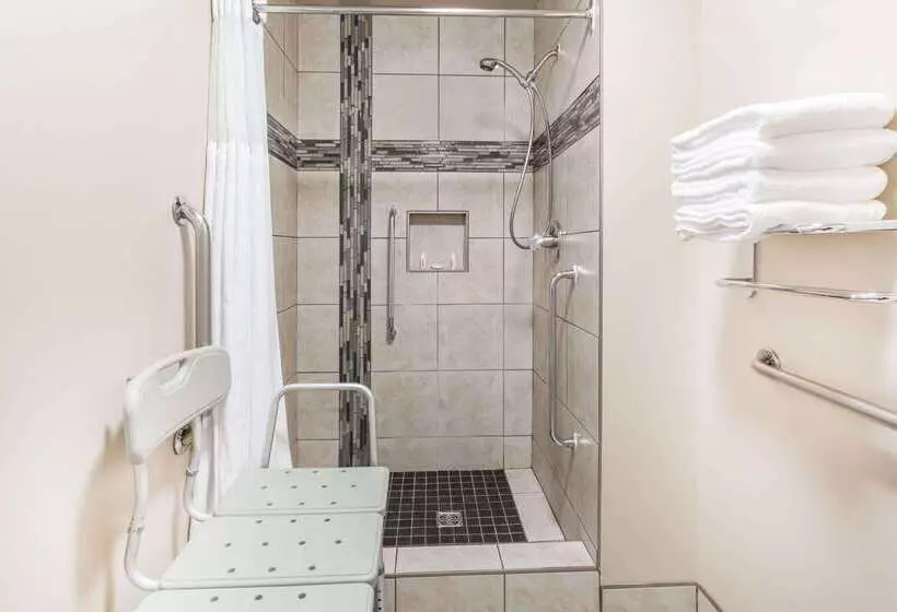 Motel Super 8 By Wyndham Saskatoon Near Saskatoon Airport