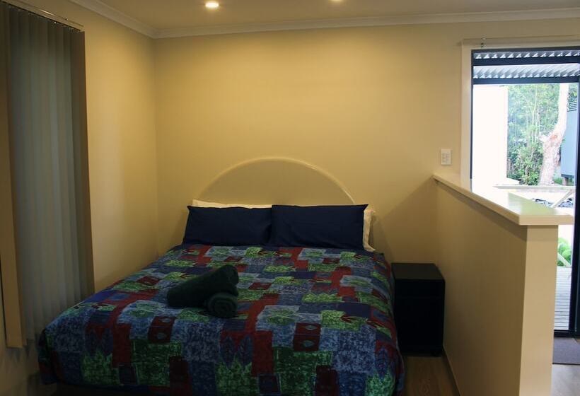 Отель Acclaim Kingsway Tourist Park