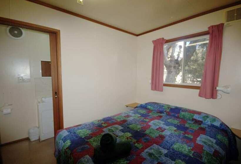 Отель Acclaim Kingsway Tourist Park