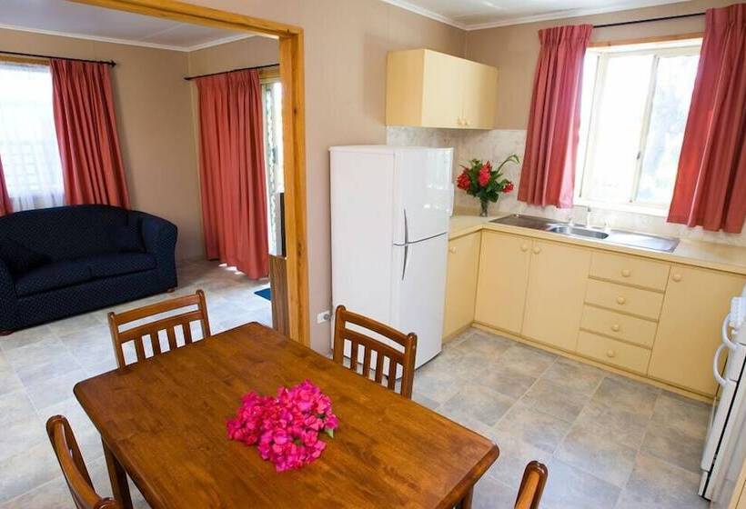 Отель Acclaim Kingsway Tourist Park