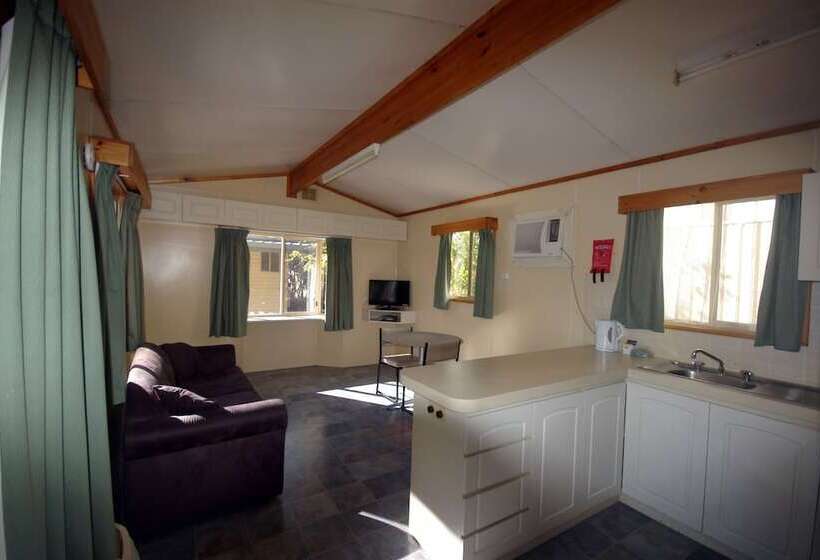 Отель Acclaim Kingsway Tourist Park