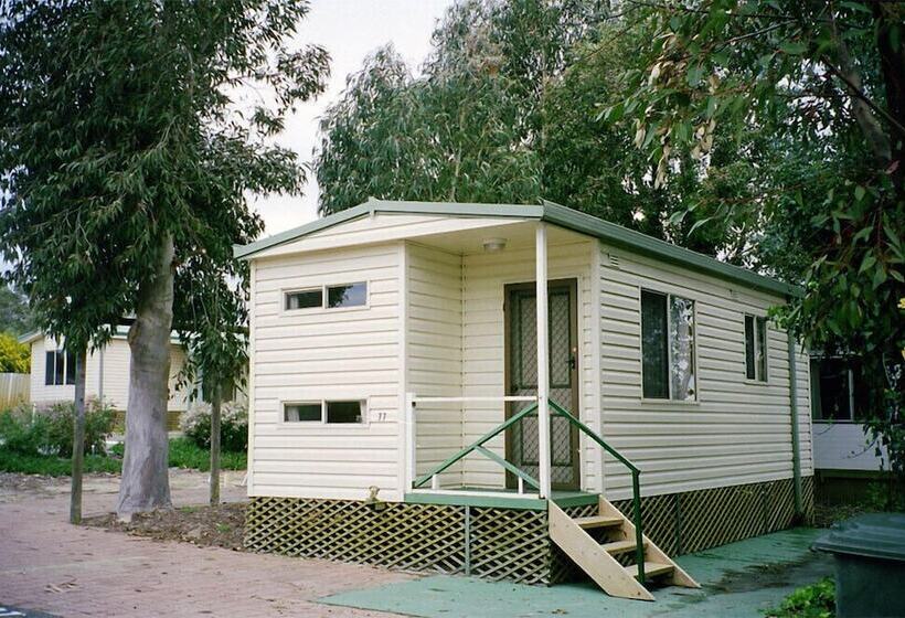 Отель Acclaim Kingsway Tourist Park