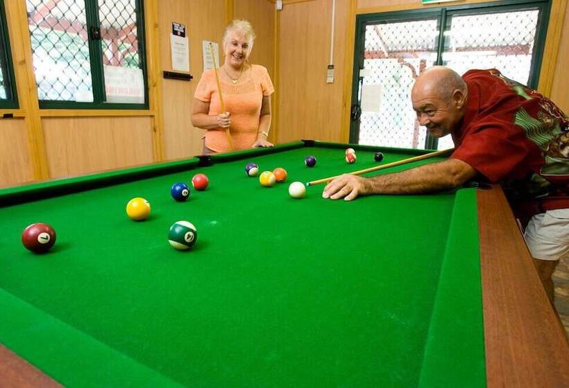 Отель Acclaim Kingsway Tourist Park