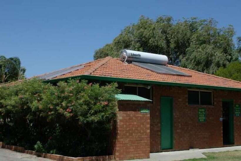 Отель Acclaim Kingsway Tourist Park