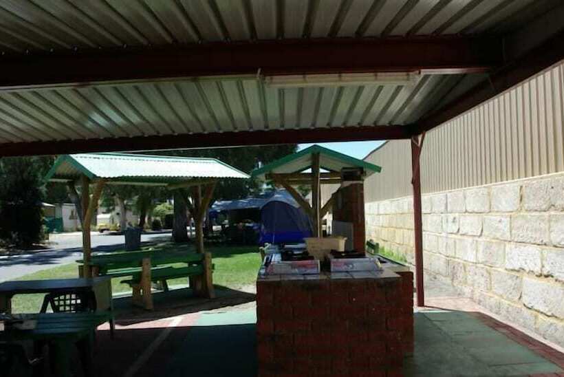 Отель Acclaim Kingsway Tourist Park