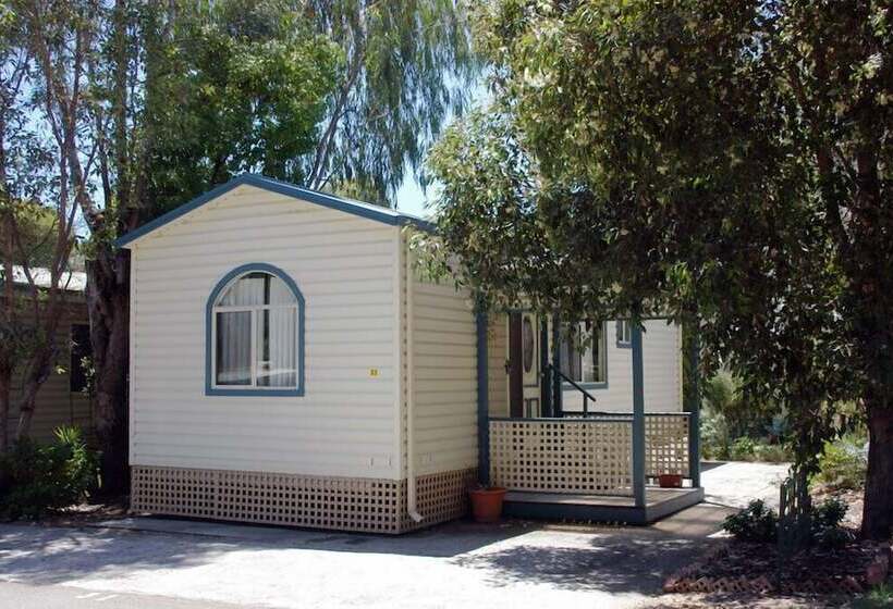 Отель Acclaim Kingsway Tourist Park