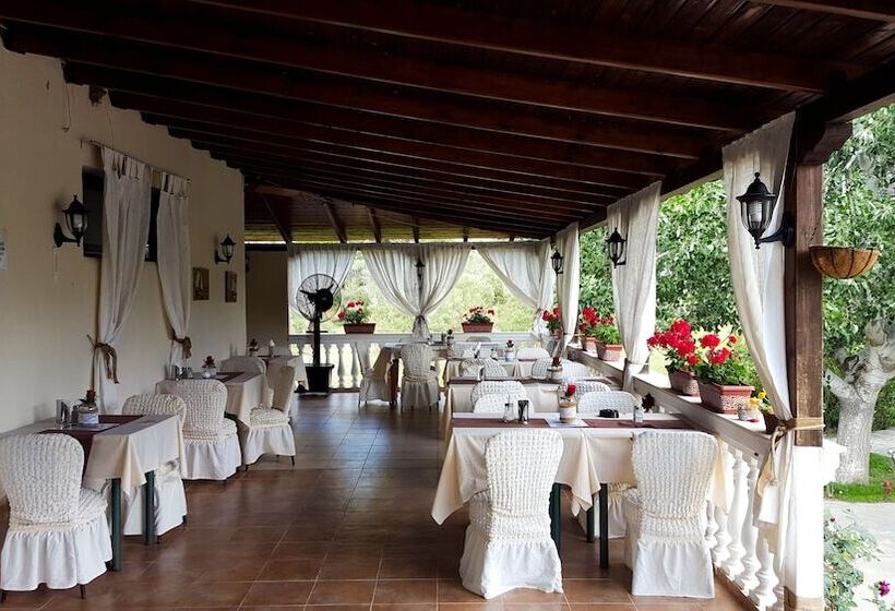 호텔 Koviou Holiday Village