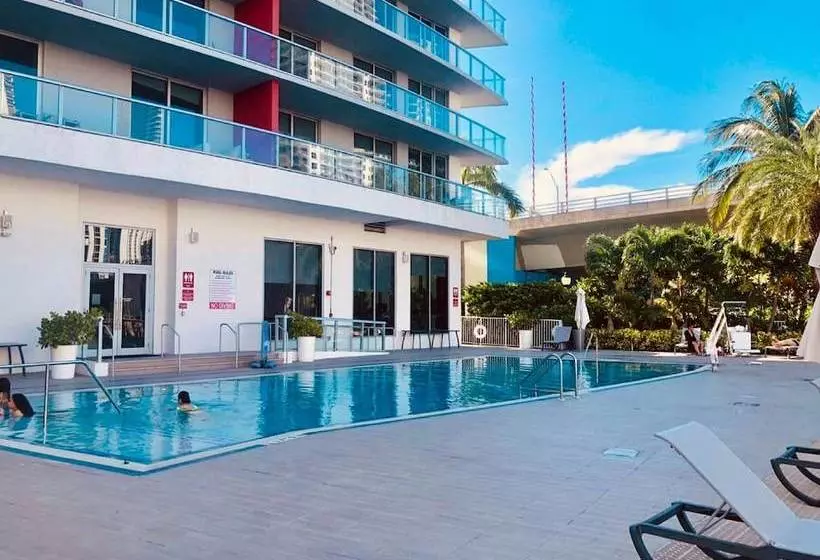 ホテル South Ocean Suites