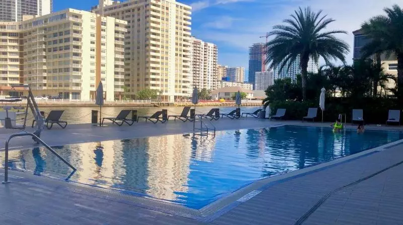 ホテル South Ocean Suites