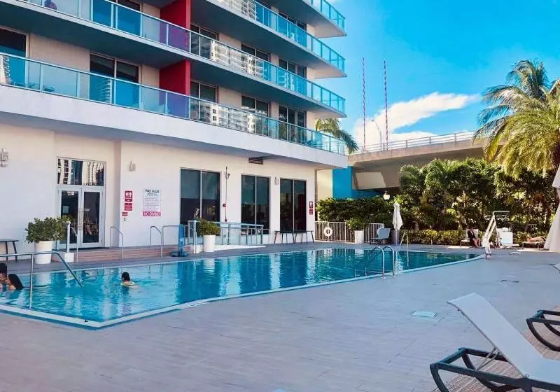 ホテル South Ocean Suites